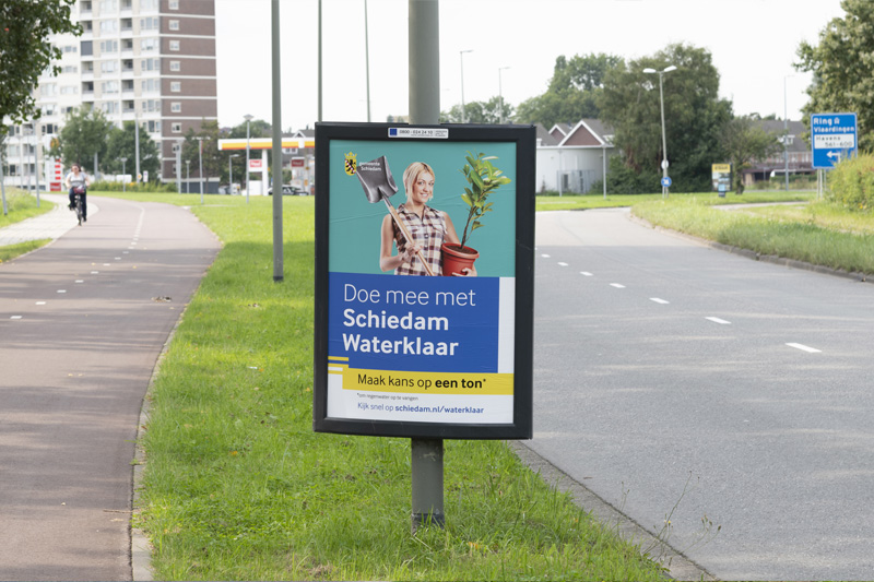 Poster Schiedam waterklaar campagne langs de weg vrouw met schep