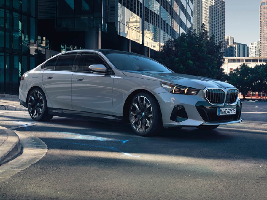 Cover BMW Group BEV Courtesy cars folder